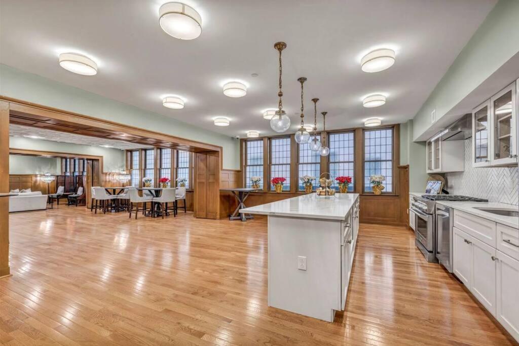 2Br Unit In The Heart Of Dt With View Of Playhouse Square, Pool & Gym Access- 305 Daire Cleveland Dış mekan fotoğraf