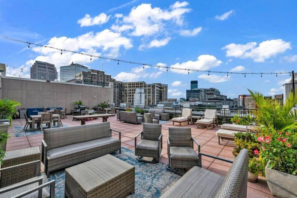 2Br Unit In The Heart Of Dt With View Of Playhouse Square, Pool & Gym Access- 305 Daire Cleveland Dış mekan fotoğraf