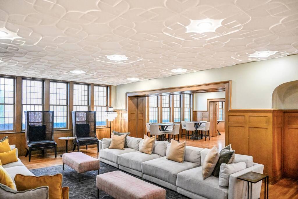 2Br Unit In The Heart Of Dt With View Of Playhouse Square, Pool & Gym Access- 305 Daire Cleveland Dış mekan fotoğraf